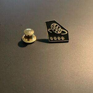 AAA 4 DIAMOND PROPERTY SERVICE AWARD PIN AMERICAN AUTOMOBILE ASSOCIATION NEW